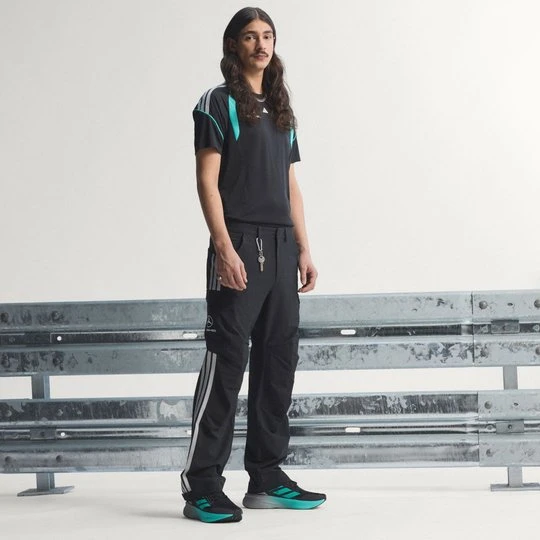 Zdjęcie produktu SPODNIE MERCEDES - AMG PETRONAS FORMULA 1 TEAM MECHANICS Adidas