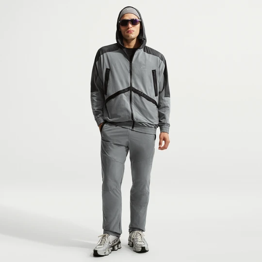 Zdjęcie produktu Spodnie męskie z tkaniny Nike Air Max - Szary