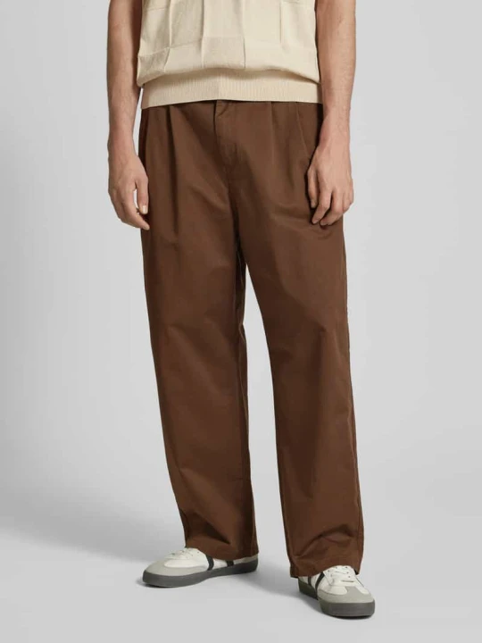 Zdjęcie produktu Spodnie o kroju regular fit z zakładkami w pasie i wpuszczanymi kieszeniami model ‘MARV’ Carhartt WIP Ciemnobrązowy