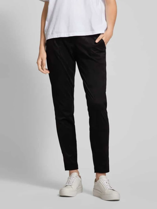 Zdjęcie produktu Spodnie o kroju slim fit z imitacji zamszu model ‘CANDICE’ RAFFAELLO ROSSI Czarny