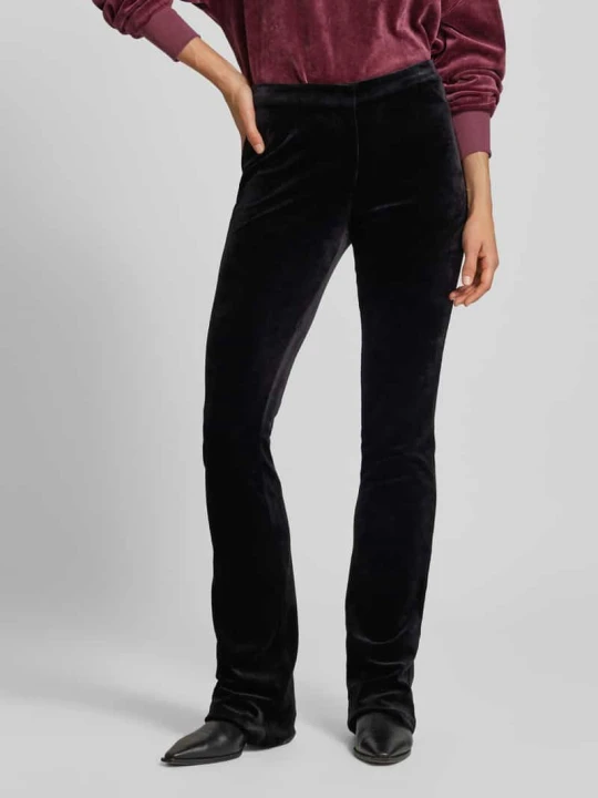 Zdjęcie produktu Spodnie rozszerzane o kroju slim fit z detalem z logo model ‘RONJAAL’ ARMEDANGELS Czarny