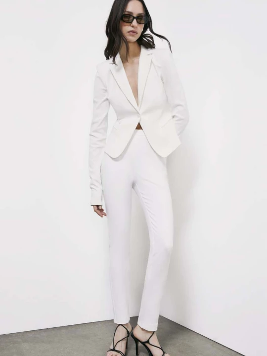 Zdjęcie produktu Spodnie slim fit Patrizia Pepe biały