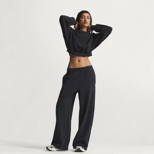 Zdjęcie produktu SPODNIE SOFT LUX STRAIGHT LEG Adidas czarny