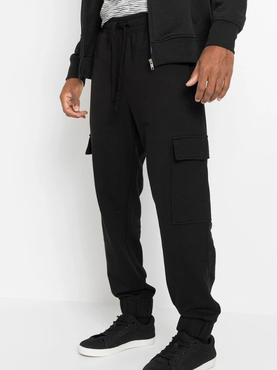 Zdjęcie produktu Spodnie sportowe z kieszeniami cargo, loose fit BonPrix czarny