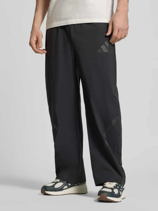 Zdjęcie produktu Oversized joggers z kieszeniami zapinanymi na zamek błyskawiczny Adidas Czarny