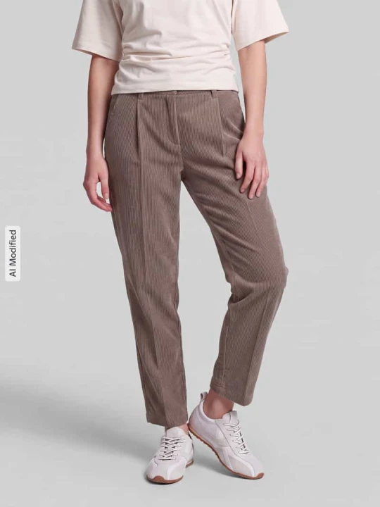 Zdjęcie produktu spodnie sztruksowe o kroju regular fit z zakładką w pasie model 'ORTENSIA' CAMBIO