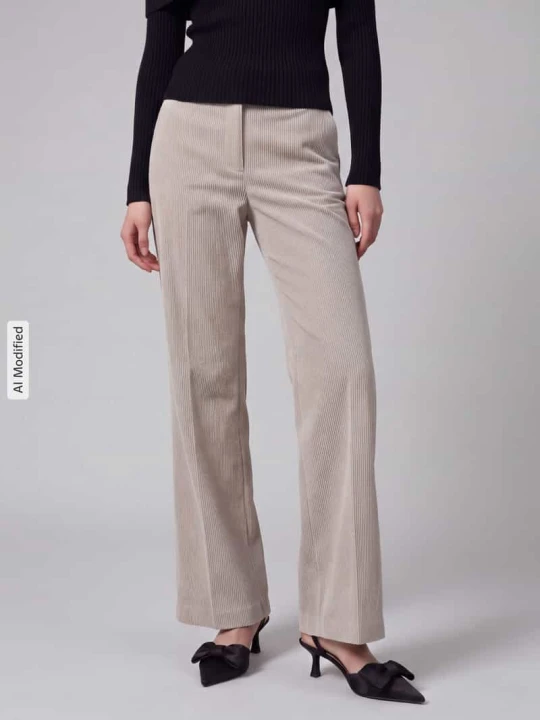 Zdjęcie produktu spodnie sztruksowe o kroju regular fit z zaznaczonymi kieszeniami model 'AMELIE' CAMBIO Gliniany