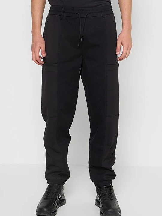 Zdjęcie produktu Spodnie treningowe Armani Exchange czarny