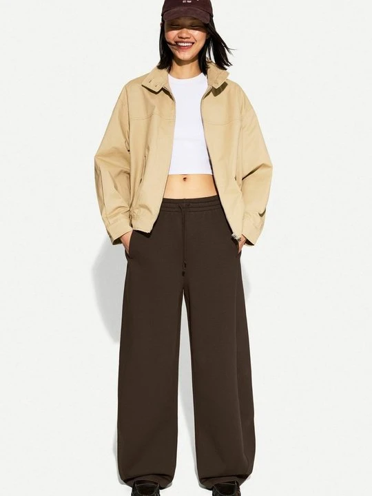 Zdjęcie produktu Spodnie treningowe Bershka ciemnobrązowy