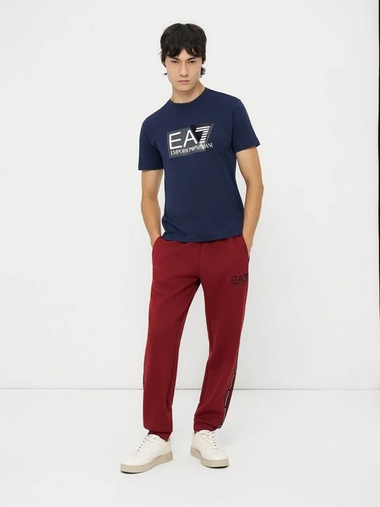 Zdjęcie produktu Spodnie treningowe EA7 Emporio Armani ciemnoczerwony