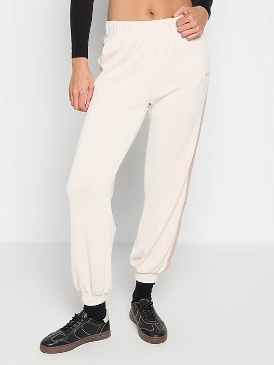 Zdjęcie produktu Spodnie treningowe EA7 Emporio Armani mleczny