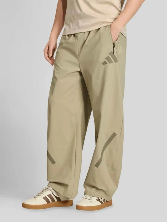 Zdjęcie produktu Spodnie treningowe o kroju regular fit model 'Z.N.E. WOVEN' Adidas Khaki