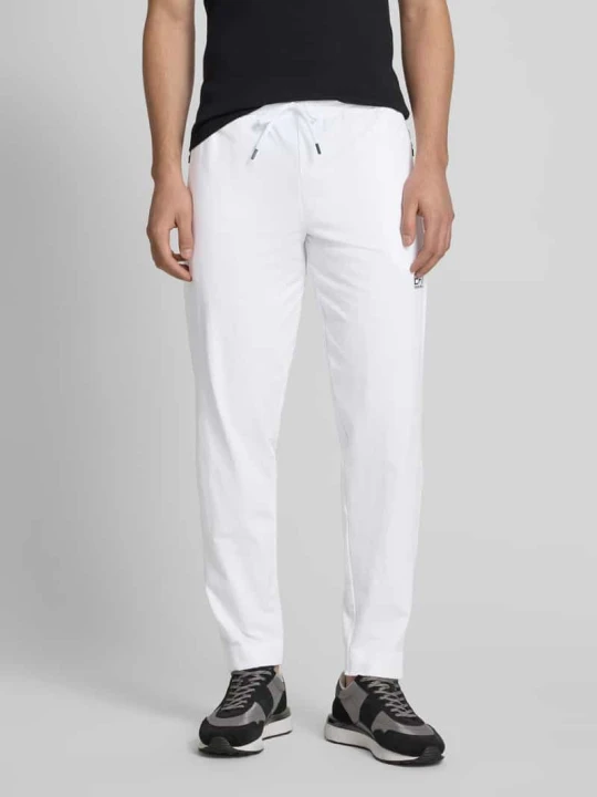 Zdjęcie produktu Spodnie treningowe o kroju relaxed fit z fakturowanym wzorem model ‘TENNIS PRO’ EA7 Emporio Armani Biały