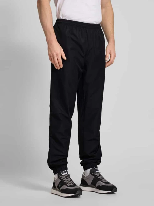 Zdjęcie produktu Spodnie dresowe o kroju relaxed fit z naszywką z logo Lacoste Czarny
