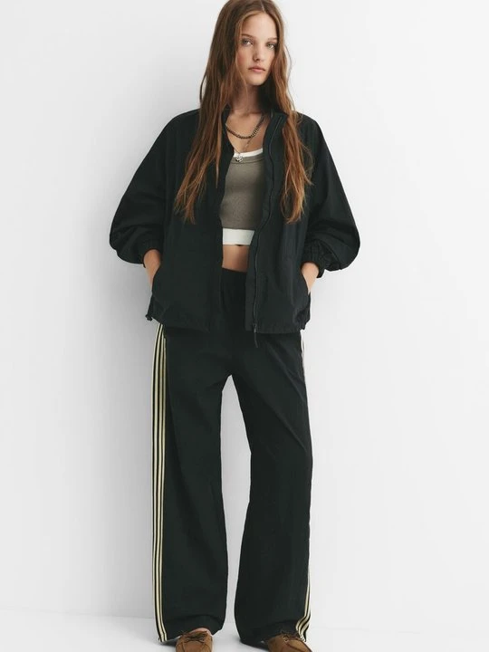 Zdjęcie produktu Spodnie treningowe PULL&BEAR czarny