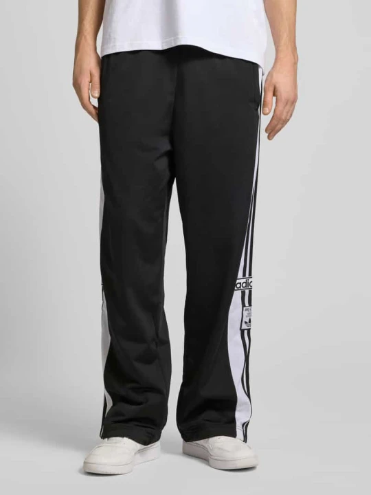 Zdjęcie produktu Spodnie treningowe z detale z logo i elastycznym pasem adidas Originals Czarny