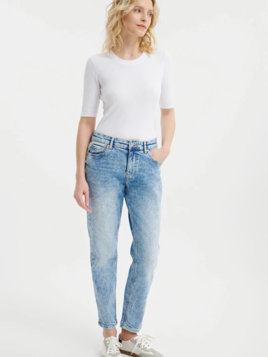 Zdjęcie produktu Spodnie typu boyfriend z przetartego denimu Greenpoint niebieski