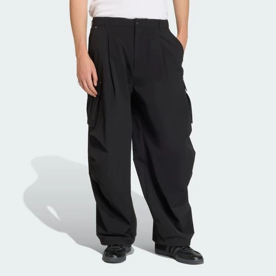 Zdjęcie produktu Spodnie typu cargo Premium Essentials Utility Adidas czarny