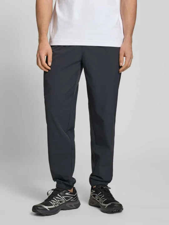 Zdjęcie produktu spodnie typu track pants z kieszeniami zapinanymi na zamek błyskawiczny model 'HALO MOVE' Czarny
