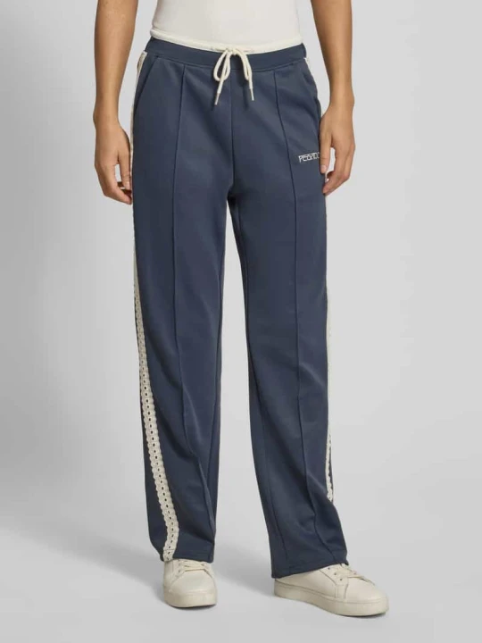 Zdjęcie produktu spodnie typu track pants z obszyciem koronką model 'TIHANY LACE' Pegador Niebieski