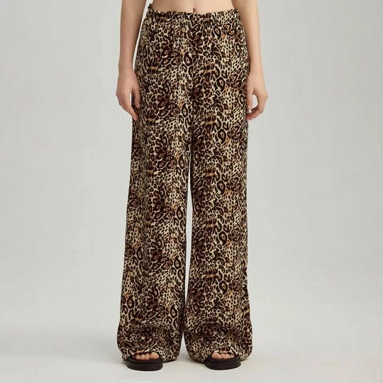 Zdjęcie produktu Spodnie wide leg mid waist ze wzorem w panterkę House