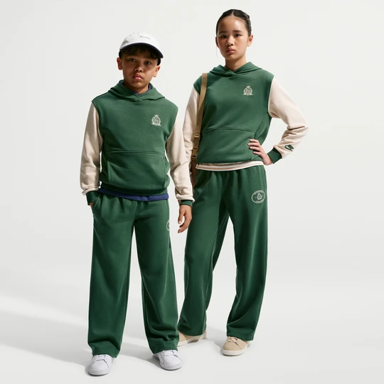 Zdjęcie produktu Spodnie z dzianiny dresowej z luźnymi nogawkami dla dużych dzieci Nike Club - Zieleń