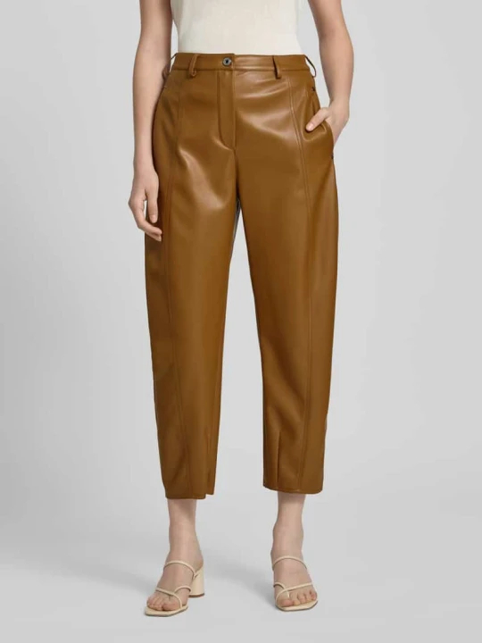 Zdjęcie produktu Spodnie z imitacji skóry o kroju tapered fit z ozdobnymi szwami MM By Max Mara Koniakowy