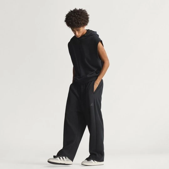 Zdjęcie produktu Spodnie z prostymi nogawkami Soft Lux Adidas czarny