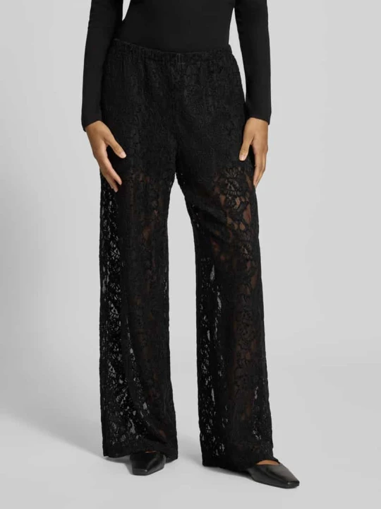 Zdjęcie produktu Spodnie z szerokimi nogawkami z koronki model 'COCO' Topshop Czarny