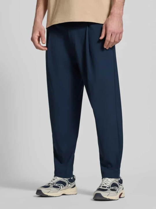 Zdjęcie produktu Spodnie z zakładkami w pasie o kroju relaxed fit z dodatkiem wiskozy Model 'VIGGO CROPPED' Marc O'Polo Granatowy