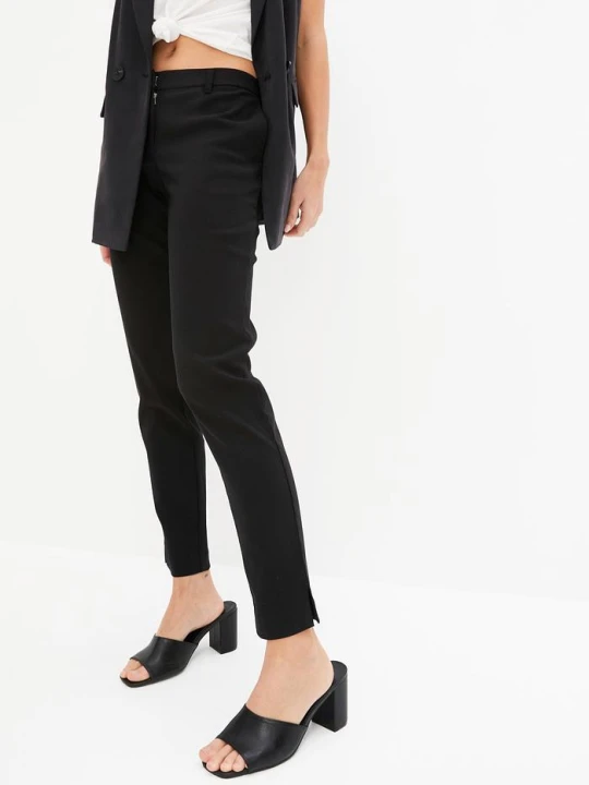 Zdjęcie produktu Eleganckie spodnie ze stretchem z bengaliny BonPrix czarny