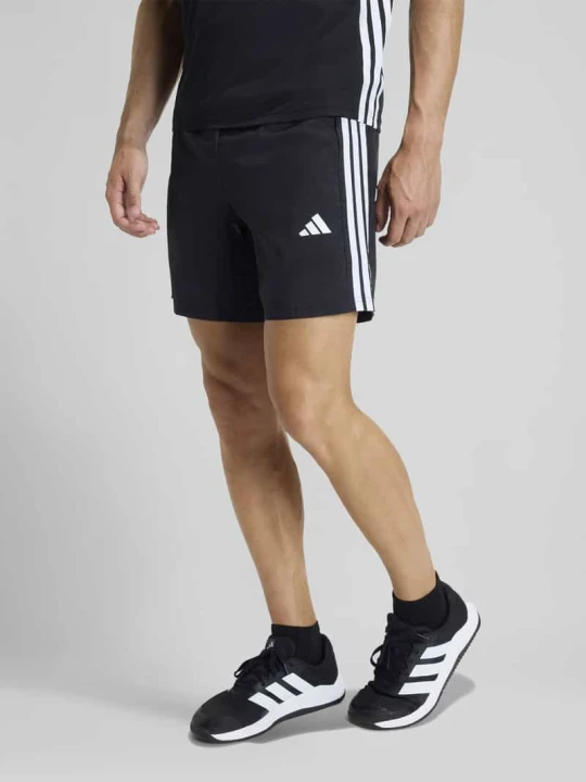 Zdjęcie produktu Sportshorts o kroju regular fit z paskami w kontrastowym kolorze Adidas