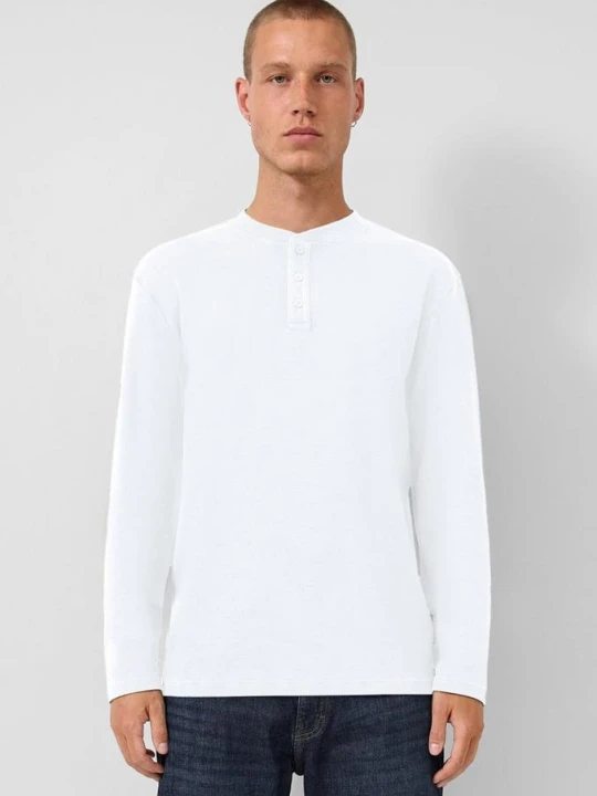 Zdjęcie produktu Sprana koszulka Henley z długim rękawem i prążkowaną fakturą QS biały