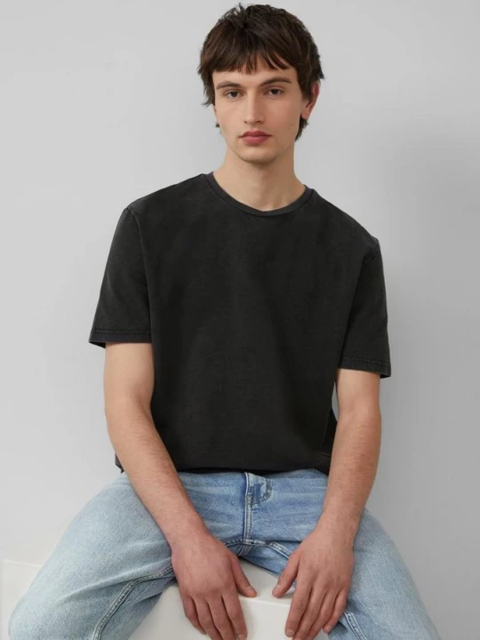 Zdjęcie produktu Sprany T-shirt basic wykonany z miękkiego, ciężkiego dżerseju QS czarny