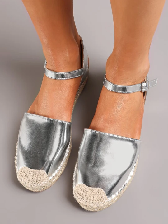 Zdjęcie produktu Srebrne Płaskie Espadryle z Zakrytym Noskiem Ozdobione Plecionką Beliosa