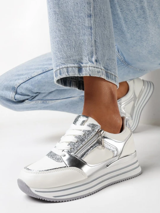 Zdjęcie produktu Srebrne Sneakersy na Grubej Podeszwie z Brokatem i Metalicznymi Wstawkami Aeliss Biały