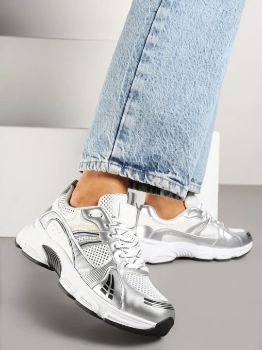 Zdjęcie produktu Srebrne Streetwearowe Sneakersy ze Wstawkami z Siateczki Deylisse Fashion Belle