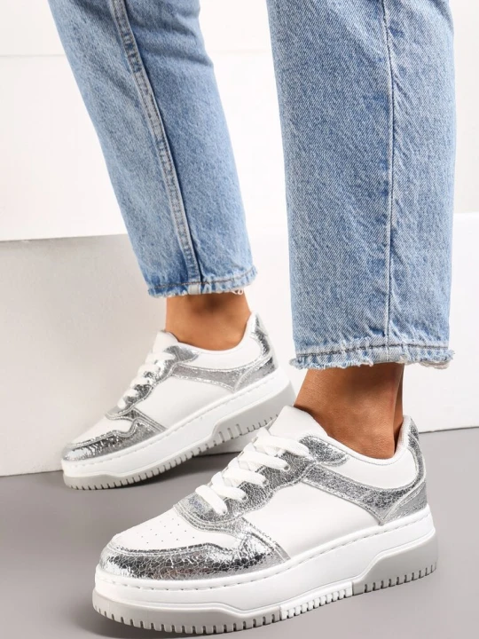 Zdjęcie produktu Srebrno-Białe Sneakersy na Grubej Podeszwie z Ozdobnymi Wstawkami Uvunna
