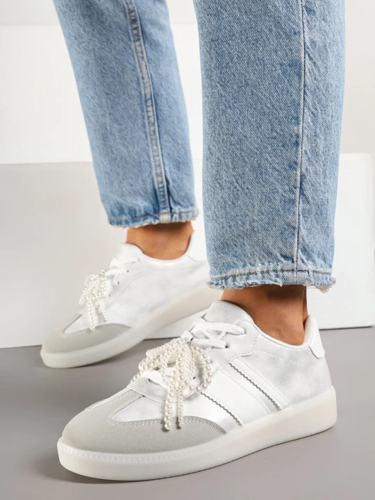 Zdjęcie produktu Srebrno-Szare Sneakersy w Stylu Klasycznych Tenisówek z Perłowym Zdobieniem Nalarie