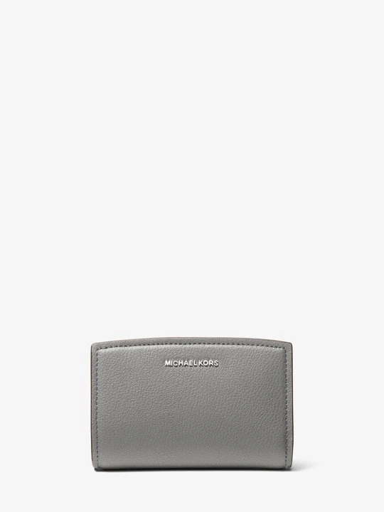Zdjęcie produktu Średni portfel Bryant ze skóry groszkowej Michael Kors BURZA (Szary)