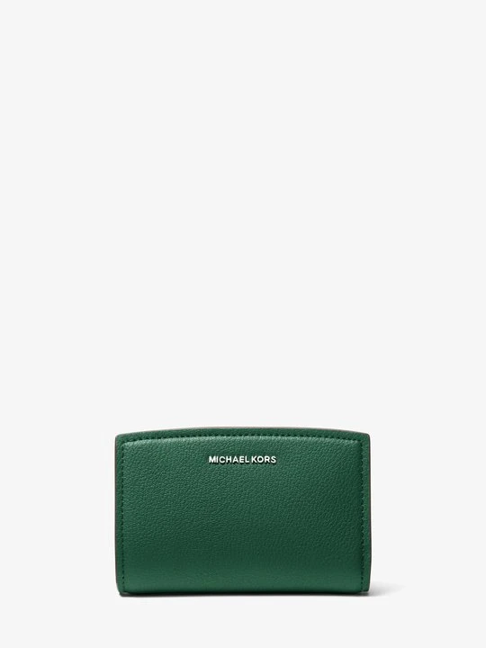 Zdjęcie produktu Średni portfel Bryant ze skóry groszkowej Michael Kors MECH (Zielony)
