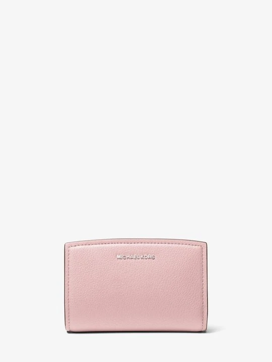 Zdjęcie produktu Średni portfel Bryant ze skóry groszkowej Michael Kors PRZYDYMIONY RÓŻ (Różowy)