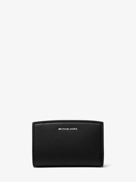 Zdjęcie produktu Średni portfel Bryant ze skóry groszkowej Michael Kors CZARNY (Czarny)