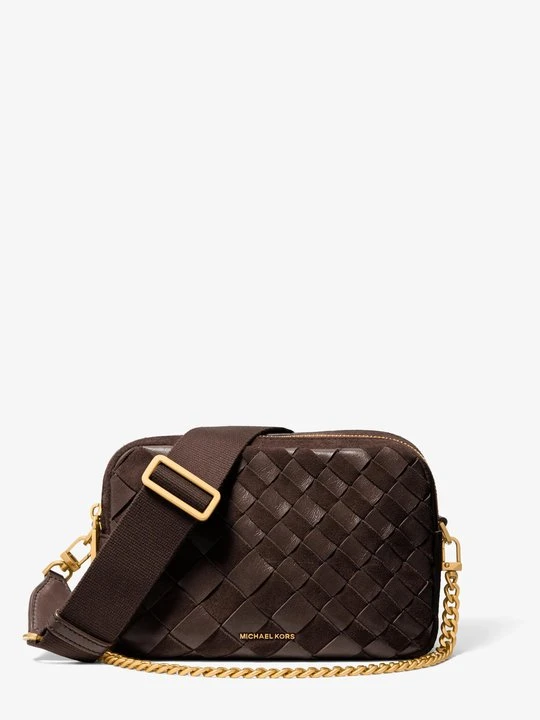 Zdjęcie produktu Średnia pleciona torebka do przewieszenia przez ramię Bryant typu camera bag z zamszu Michael Kors CZEKOLADOWY (Brązowy)