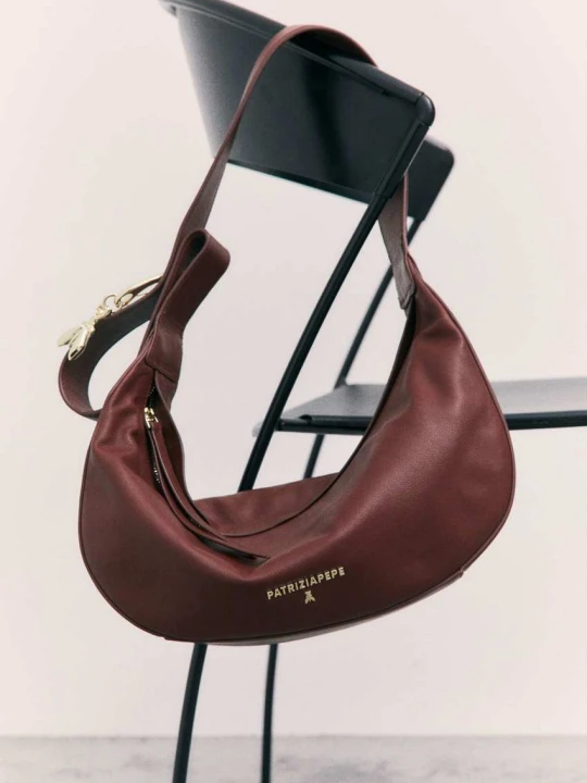 Zdjęcie produktu Średnia torebka crossbody New Moon ze skóry Patrizia Pepe brązowy