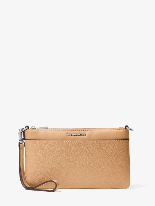 Zdjęcie produktu Średnia torebka na nadgarstek Jet Set z groszkowanej skóry z przepinanym paskiem Michael Kors ORZECHOWY (Brązowy)