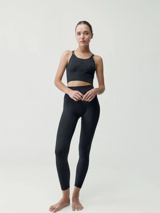 Zdjęcie produktu Stanik sportowy z średnim wsparciem Born Living Yoga czarny