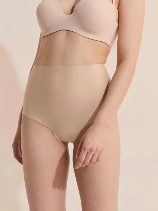 Zdjęcie produktu Stringi modelujące - mocny stopień modelowania Etam beżowy