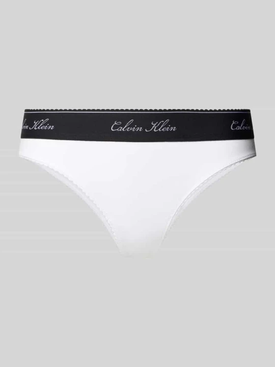 Zdjęcie produktu Stringi z mieszanki bawełny z dodatkiem modalu model 'SCRIPT Thong' Calvin Klein Biały