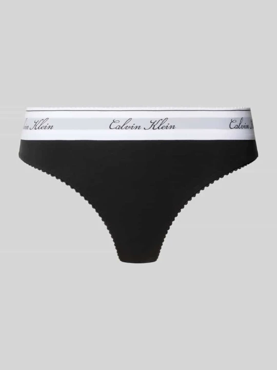 Zdjęcie produktu Stringi z mieszanki bawełny z dodatkiem modalu model 'SCRIPT Thong' Calvin Klein Czarny